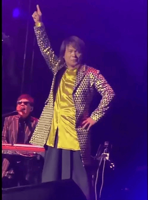 同样是"赚钱",将许美静与凤凰传奇,伍佰放在一起,差距很明显