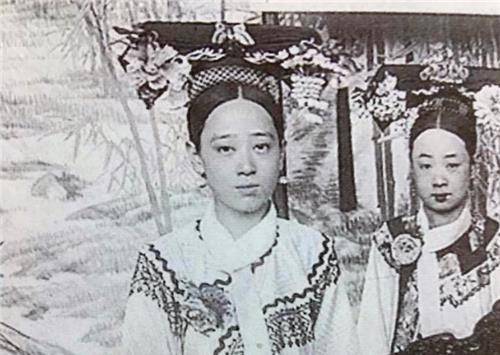 晚清四格格有多美?百年前的旧照都难掩丽质,难怪慈禧拍照总叫她
