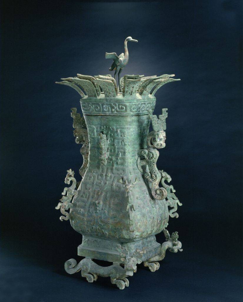 html春秋中期青铜制盛酒或盛水器皿,结构复杂,铸造精美,纹饰细腻,堪称