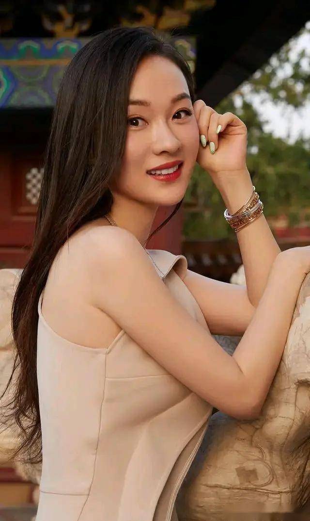 霍思燕:美貌与才华的完美结合,性感写真引爆眼球!