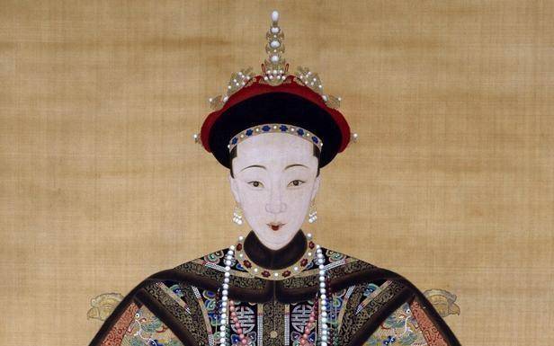 清朝共有25个皇后,这4人寿命最短,背后原因令人无奈