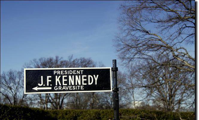 实拍美国前总统肯尼迪墓地:极其普通,墓地上燃烧的火焰至今不灭