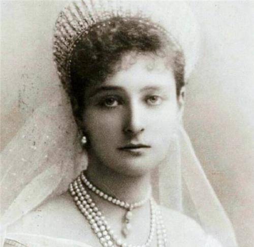 1905年2月17日,谢尔盖在克里姆林宫被社会革命党人炸死,之后伊丽莎白