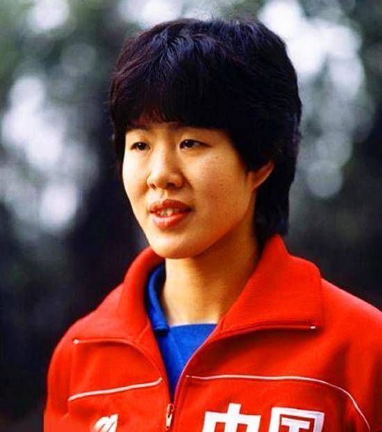 女排天才王怡:毁约赴美深造,郎平哽咽声明她被永久除名_中国女排_指导