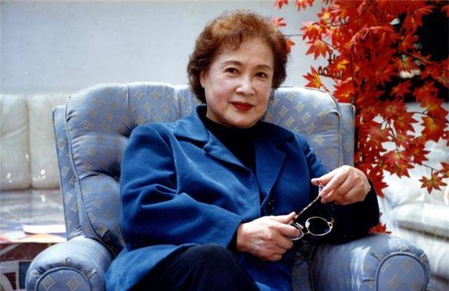 至今已98岁秦怡,为何还这么美?聊聊她的保养之道
