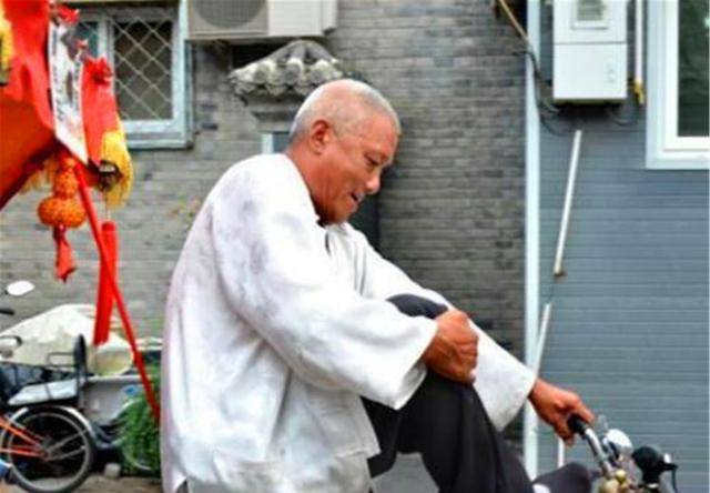皇室后裔爱新觉罗安林,在北京蹬了38年三轮车,一小时150不议价