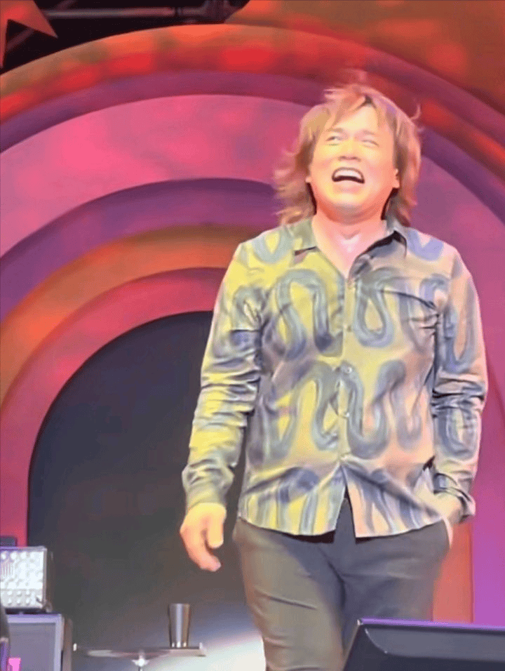 同样是"赚钱",将许美静与凤凰传奇,伍佰放在一起,差距很明显