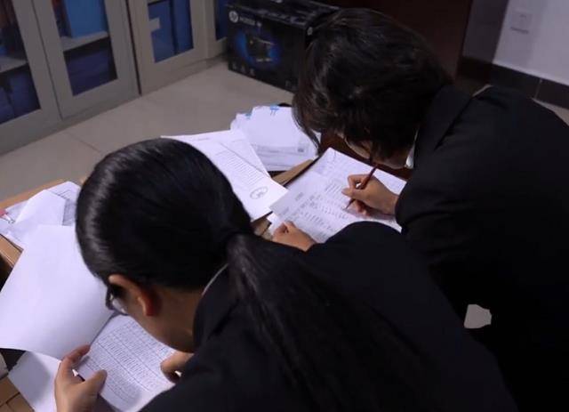 女会计,9个月侵吞公款549万元,竟是因为还贷上瘾了_季怡_马尔康_事情