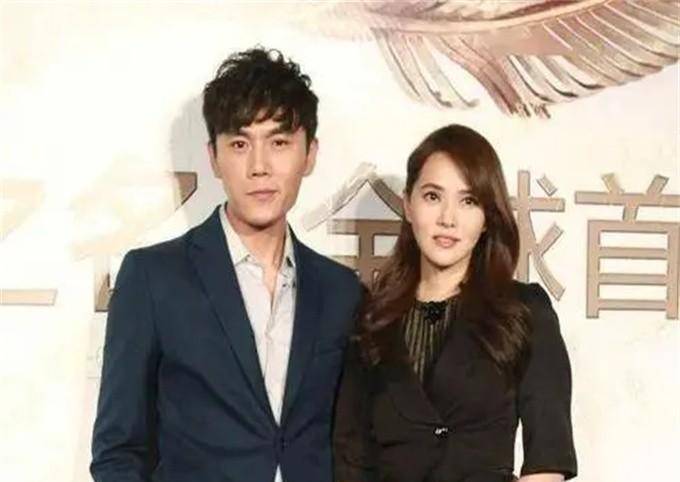 还有和小自己十一岁老公结婚的钟丽缇,相差十岁的秦昊伊能静夫妻等等.