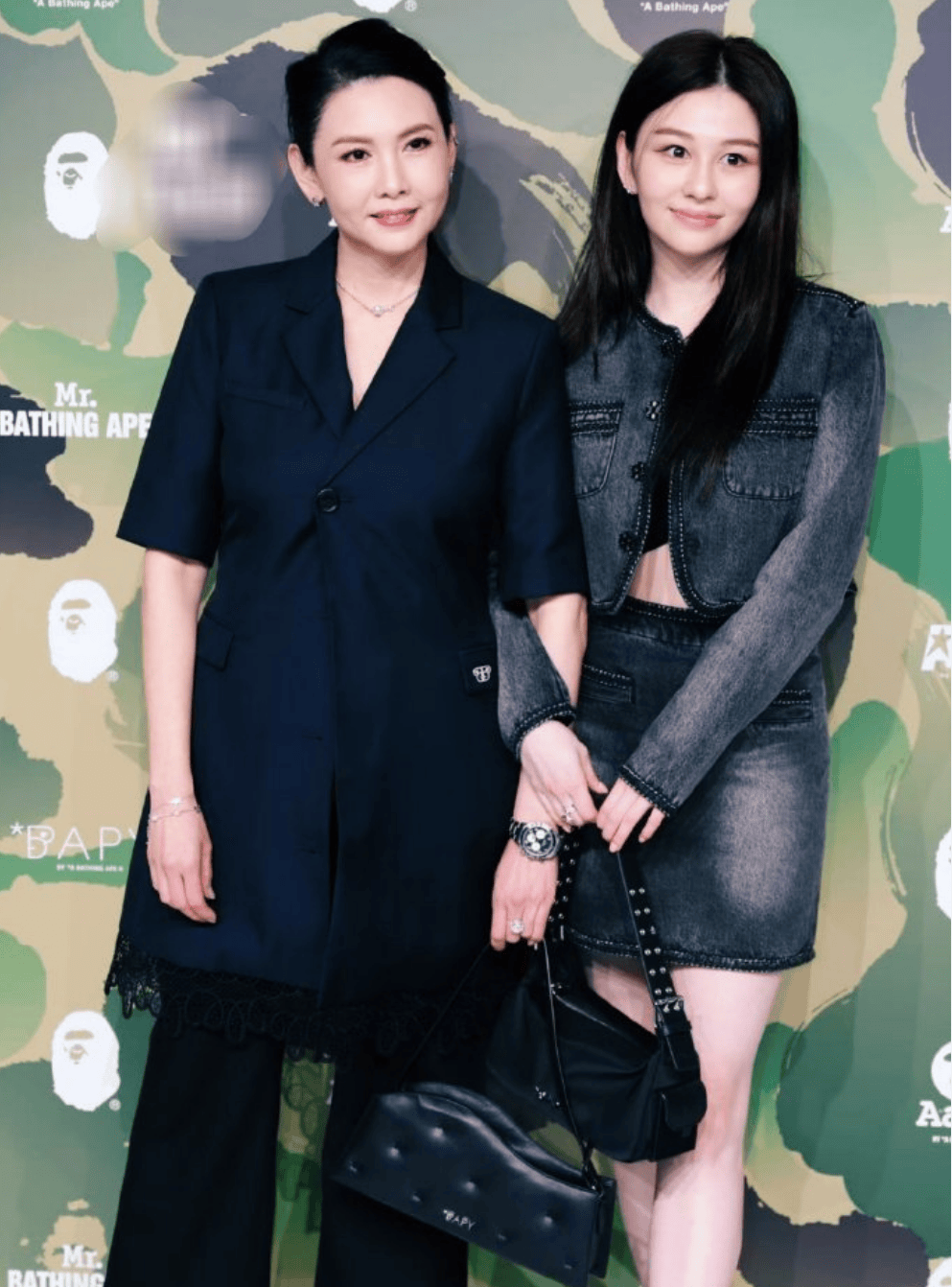 让沈月看起来更加利落有精气神.