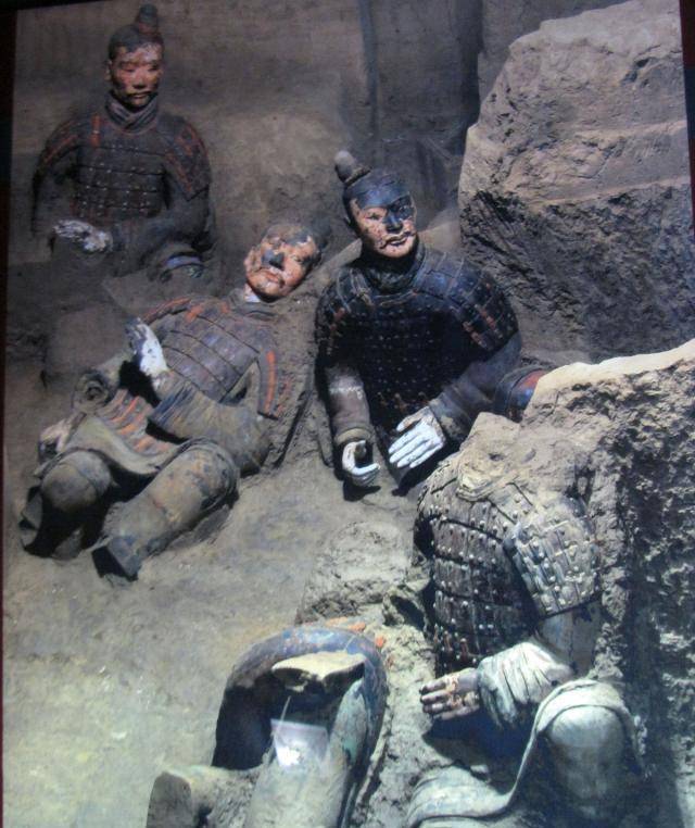 历经两千多年岁月掩埋,秦兵马俑为何仍旧栩栩如生?