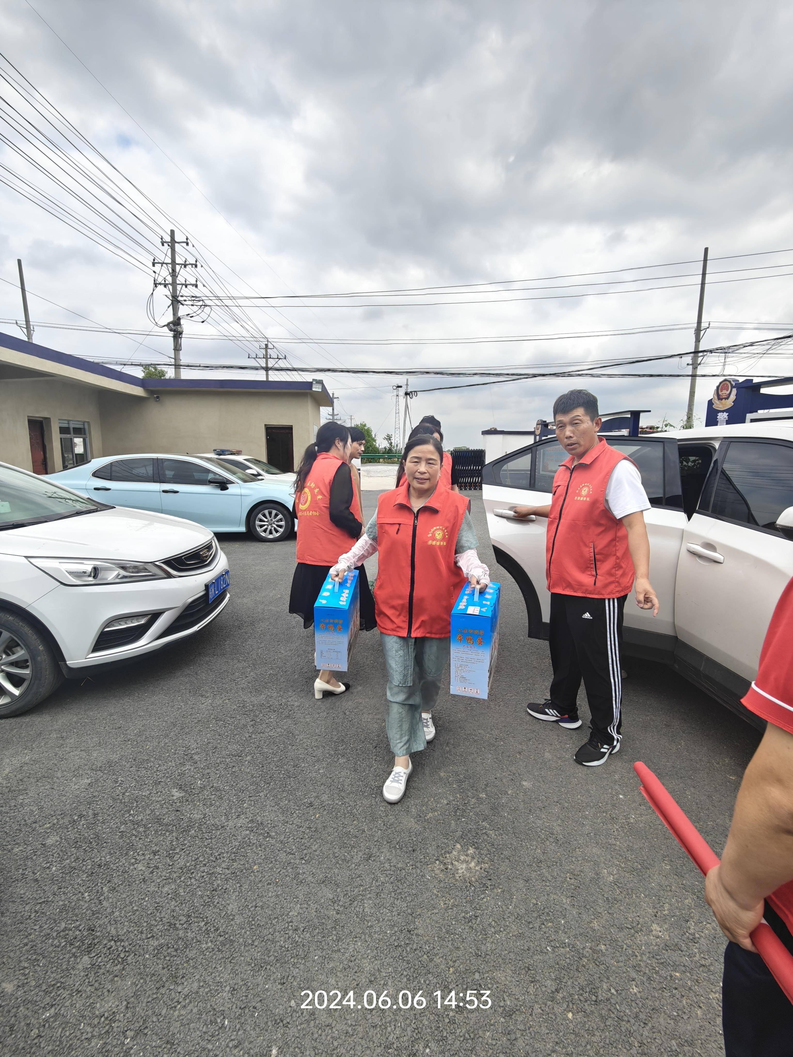 端午节艾粽飘香,慰问干警情谊浓