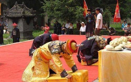 "旧时,王羲堂的燕子飞入寻常百姓家",刘禹锡的《武夷巷》写下了人间的