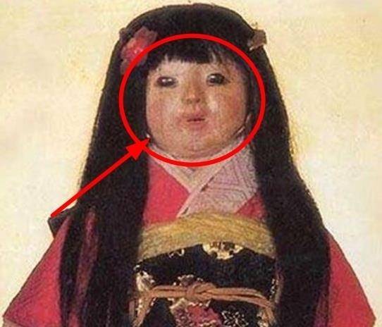 事件大揭秘:让人不可思议的"灵异"照片,尘封了30年_人偶_拿破仑_娃娃