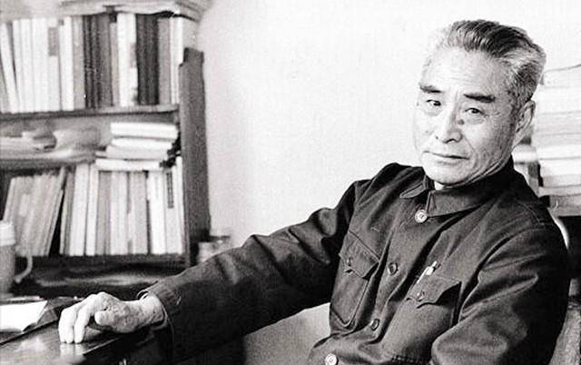 双堆集战役,我军俘虏一个叫方正馨的上尉,审问之后发现是条大鱼