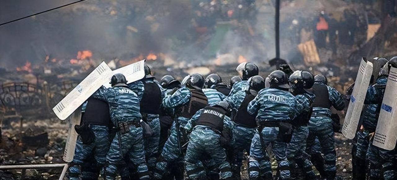 2014年,从金雕部队下跪的那一刻起,就已注定乌克兰如今的结局