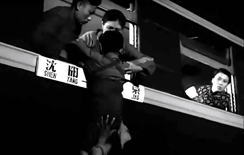 1959年,12次列车在雨夜突然失踪,47名乘务员携手拯救千人性命