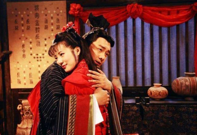 场得意,途中,秦观遇上了一对名气不菲的兄妹:诗词大家兼吃货苏东坡和