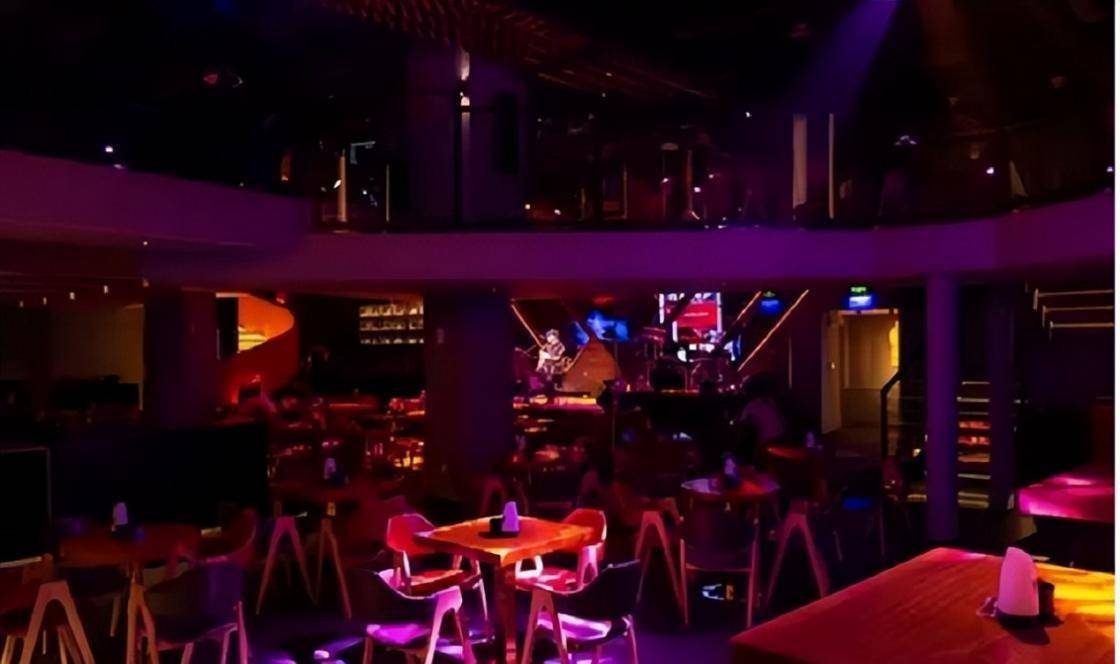 2012年一女子遭入室抢劫,劫匪得手后对其磕头,警方调查发现隐情