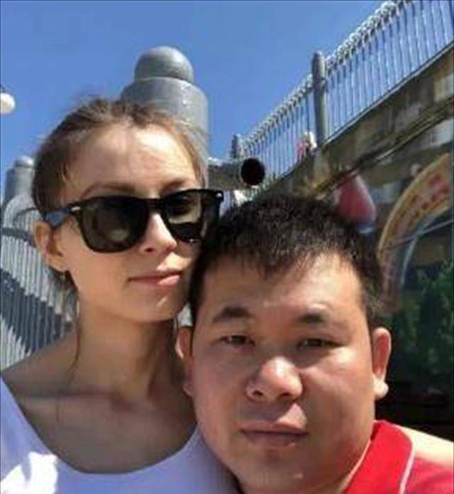 东北穷小伙去俄罗斯淘金,一年挣几百万,娶俄罗斯美女为妻_小五_阿刘娜