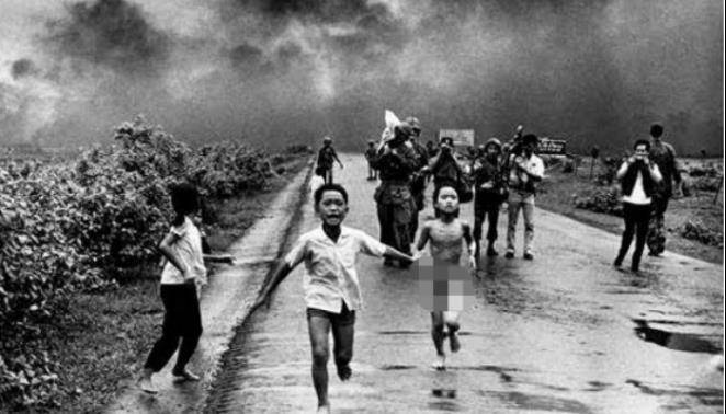 1972年,那个在战火中绝望奔跑的越南小女孩,最后活下来了吗?