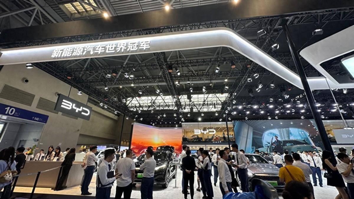 重庆车展家轿"顶流"!探馆比亚迪秦l和海豹06顶配车型