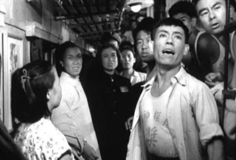 1959年,12次列车在雨夜突然失踪,47名乘务员携手拯救千人性命