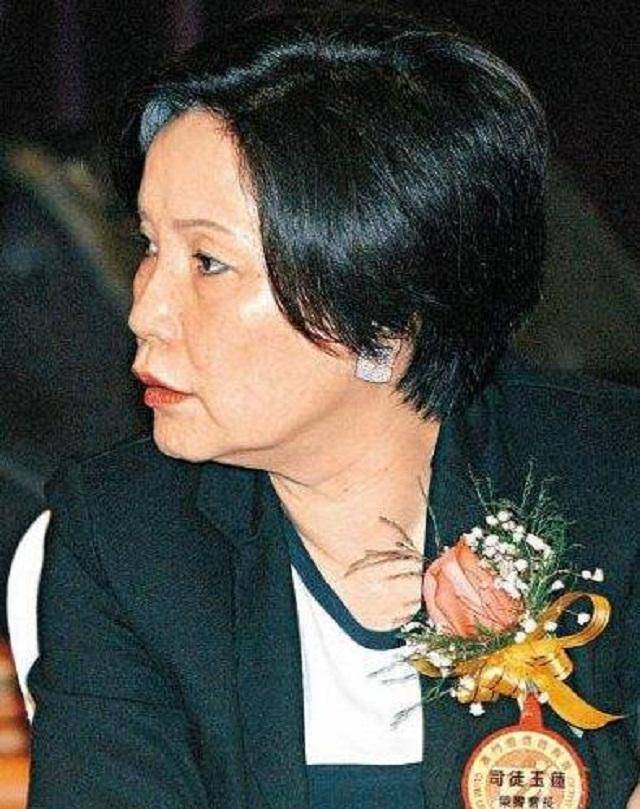 品尝过这种法律制裁滋味的司徒玉莲自然不再想着这种算盘,本分工作的