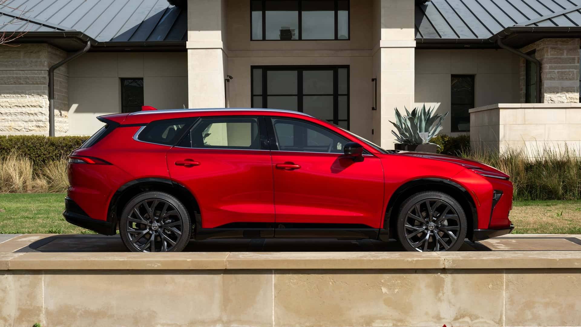 丰田皇冠家族再添新成员 尺寸超越rav4 豪华度接近雷克萨斯