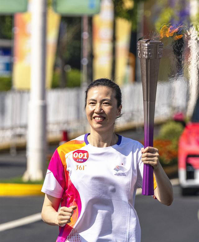 周苏红:从排坛传奇到政坛新星,13年离婚故事感动人心