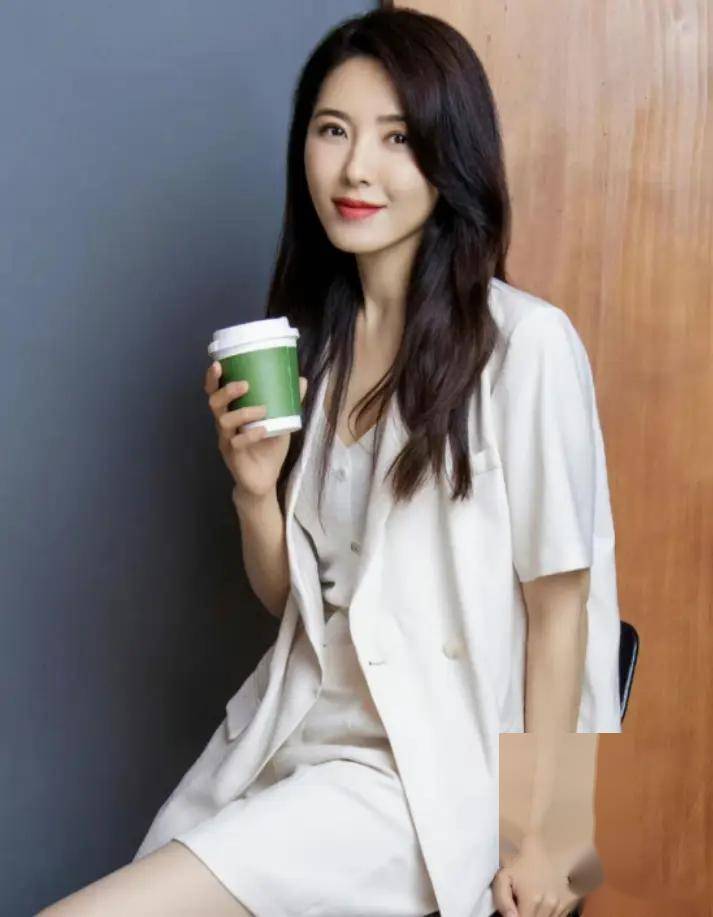 美貌与才华的完美结合,曾黎的写真让人难以忘怀!