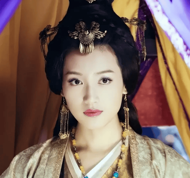 太监闯进守寡的皇后寝宫,他吞了吞口水:我愿和娘娘共度余生