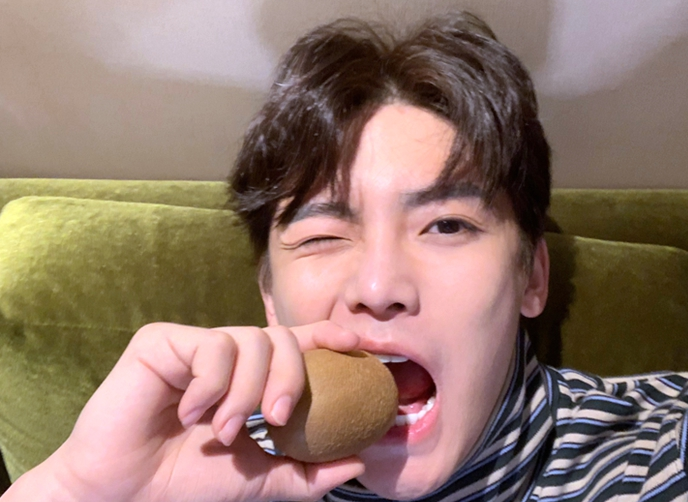 几种不寻常的水果吃法,灭霸和陈赫同款还能用吸管喝,你试过哪个