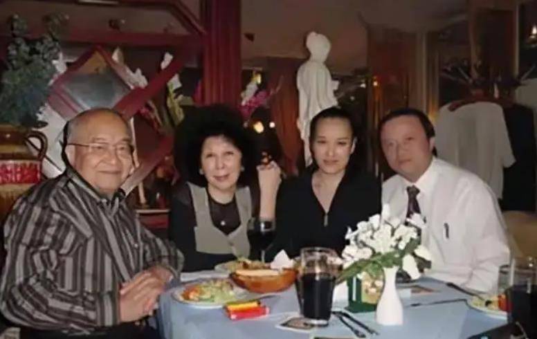 因第一届春晚走红,56岁就客死他乡的索宝莉,到底经历了什么?