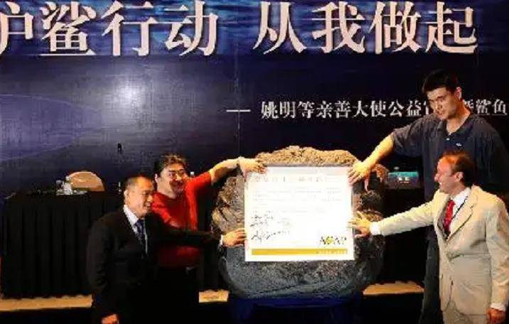 李宁与儿子,女儿合照:22岁儿子帅气,身高超李宁,女儿美丽可爱