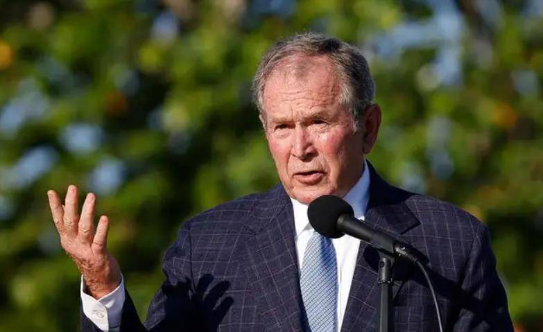 当年向布什砸鞋的伊拉克记者:出狱后群众夹道欢迎,豪车豪宅相送