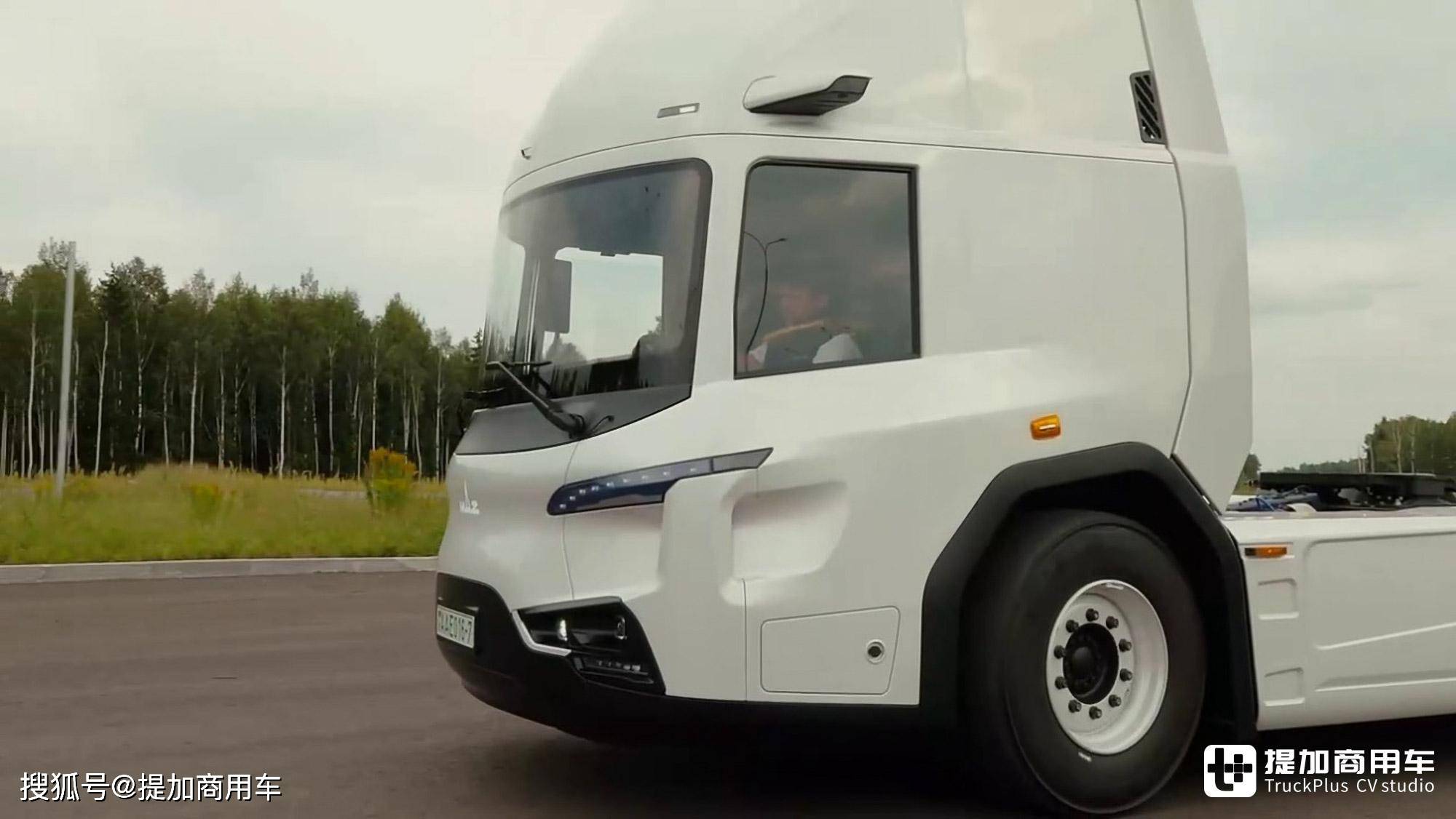 带你看白俄罗斯maz-x牵引车,配超大低入口生活舱,动力来自国产