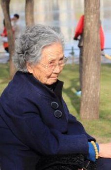 儿子离家出走,母亲让养女将他找回,遗产分配下来,儿子哭了_王元五_小