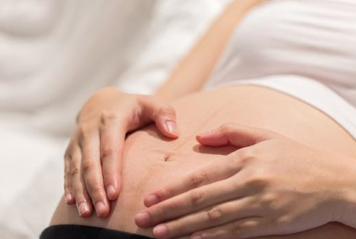 怀孕期间，当孕妈上厕所时，尽量不要触摸“这个部位”，这可能会影响宝宝的发育_挤压_怀孕_时间。