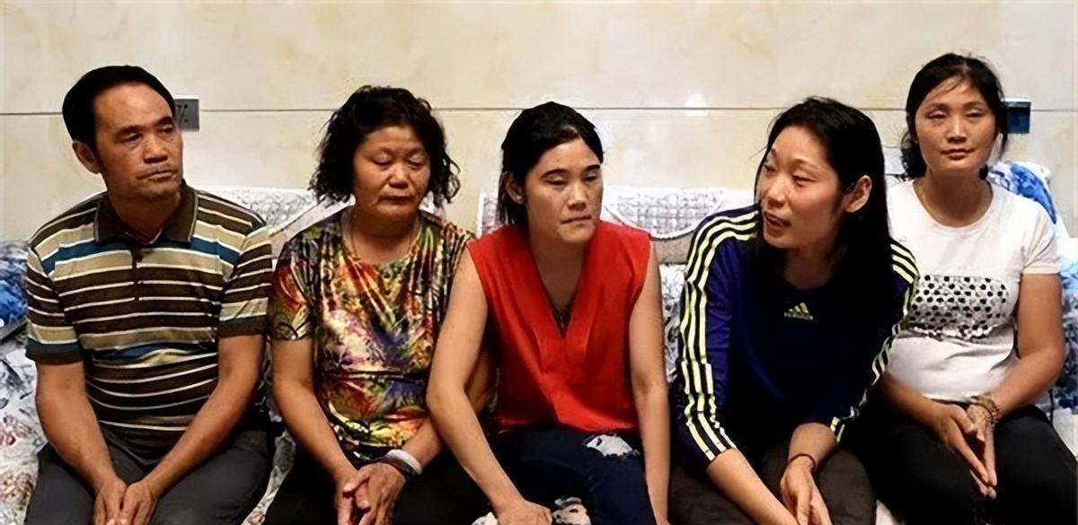 朱婷家庭现状,父母不再"务农",5姐妹感情很深厚