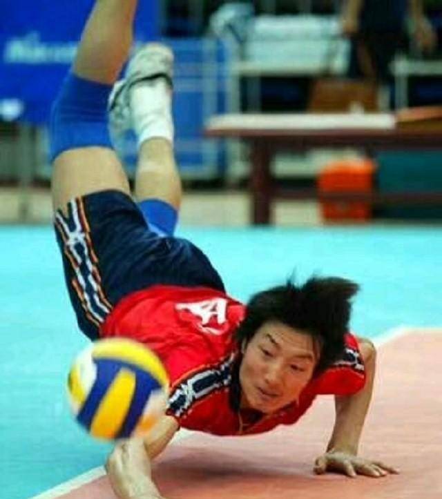 2017年男排主力陆飞病逝,留下两个年幼女儿,惠若琪送15.3万善款