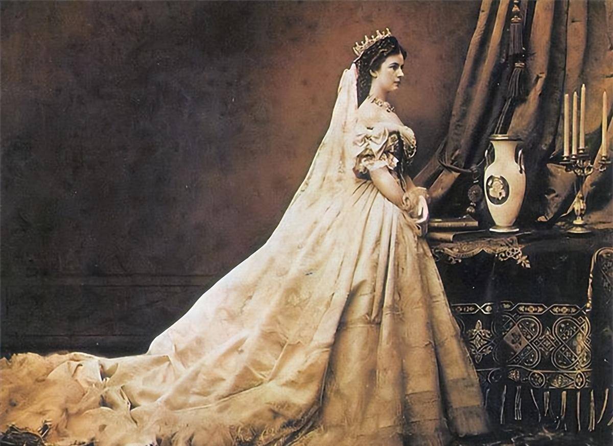 茜茜公主:被称为欧洲百年第一美人,15岁嫁入皇室,61岁死于刺杀
