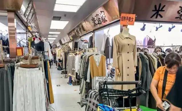 2022年,成都80岁老翁被判离婚,10亿家产对半分,老人:越想越冤