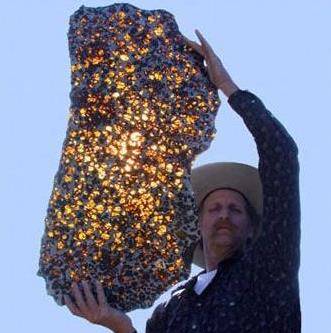 2000年新疆一市民发现陨石,藏起来秘密卖到国外,升值到上亿美元