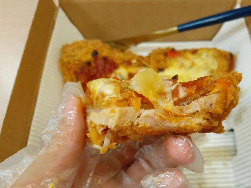 满满的卡路里香味!肯德基新品芝士鸡腿至尊无饼底"比萨"测评