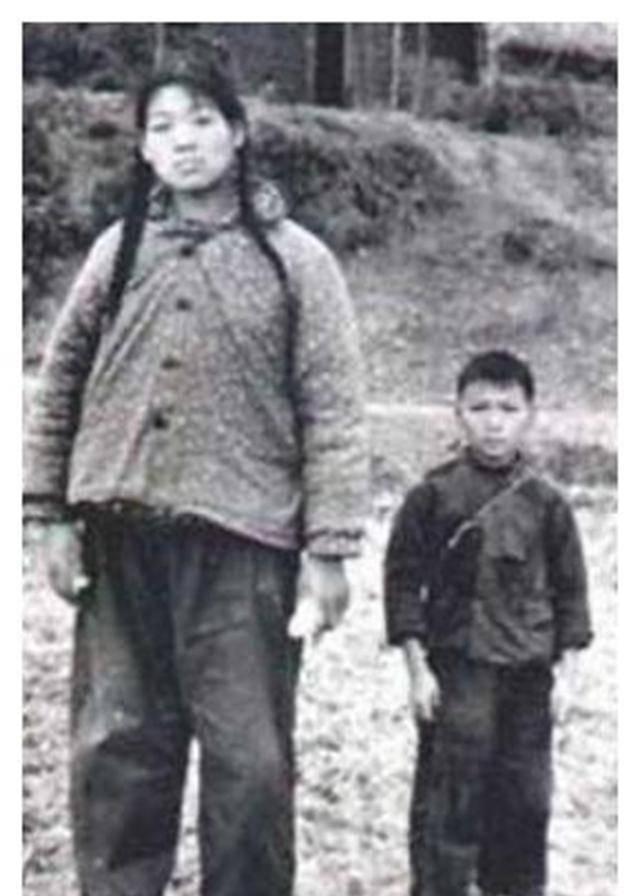 女巨人曾金莲,14岁高过姚明,一顿吃2斤米,为何遗体至今未火化