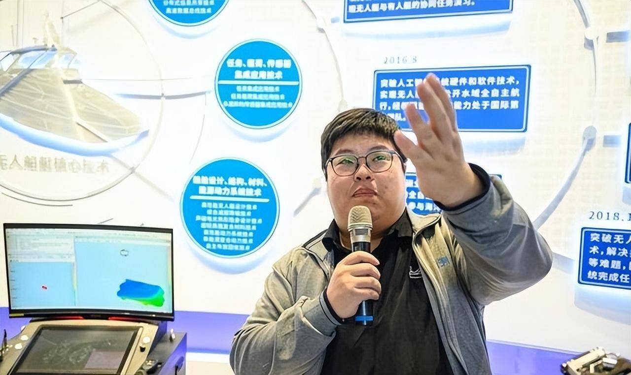 香港博士不安现状,搞创业过劳肥至200斤,让中国无人船驶出全球_张云飞