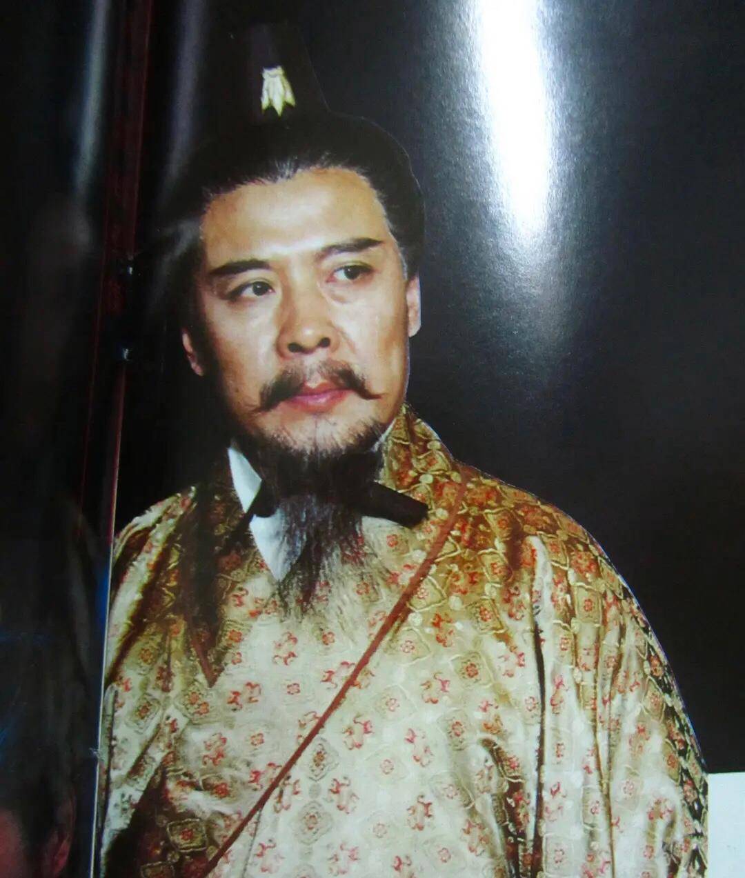 同样演《三国》刘备,于和伟和孙彦军放在一起看,差距就出来了