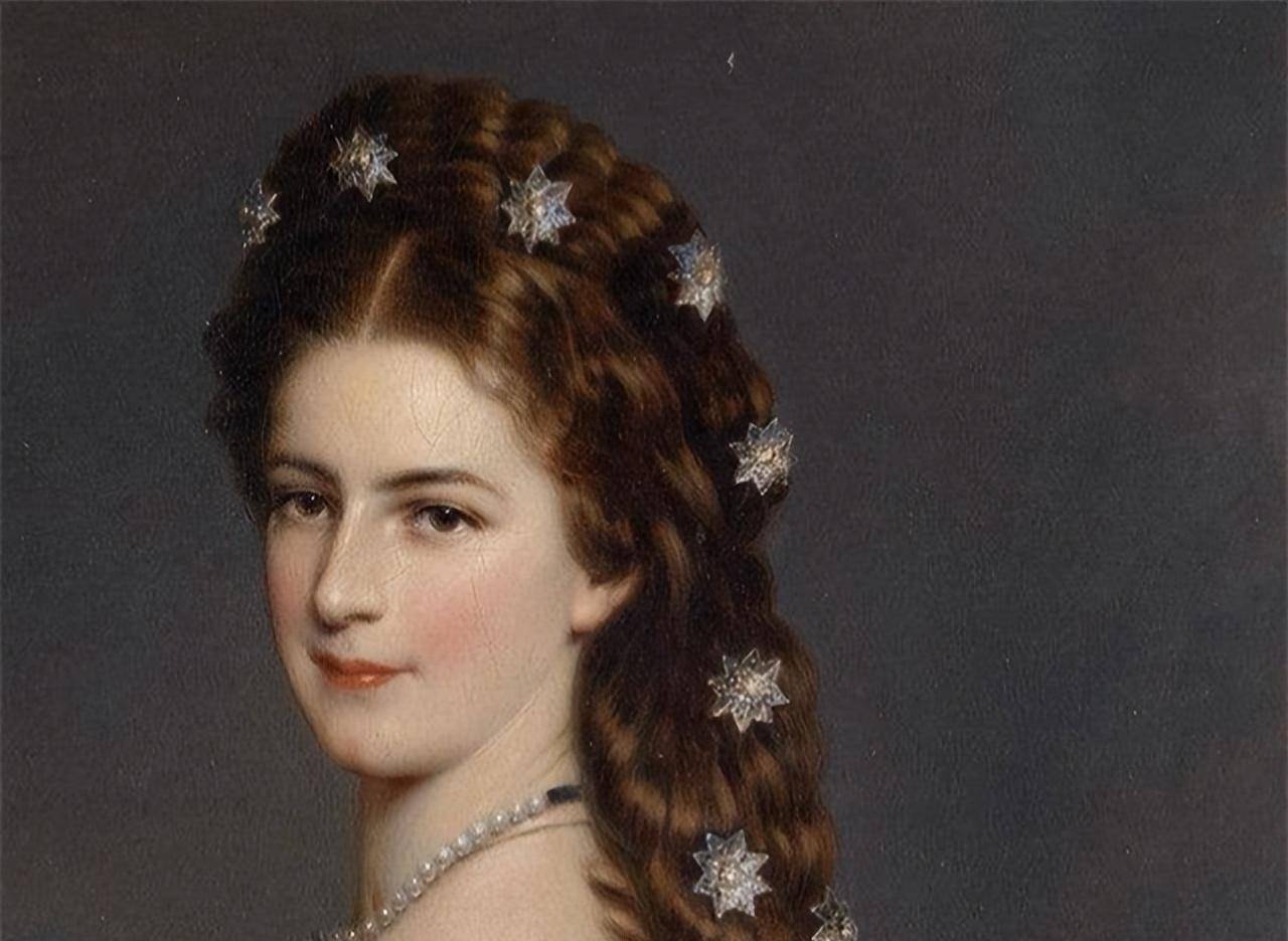 她被誉为欧洲百年第一美人,15岁嫁入皇室,61岁惨死于杀手刺杀