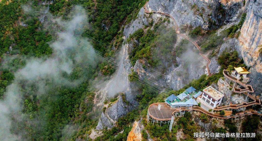 玻璃观景台时光像被施了魔法幽静而缓慢巴拉格宗·夏季徒步↓绕过神山